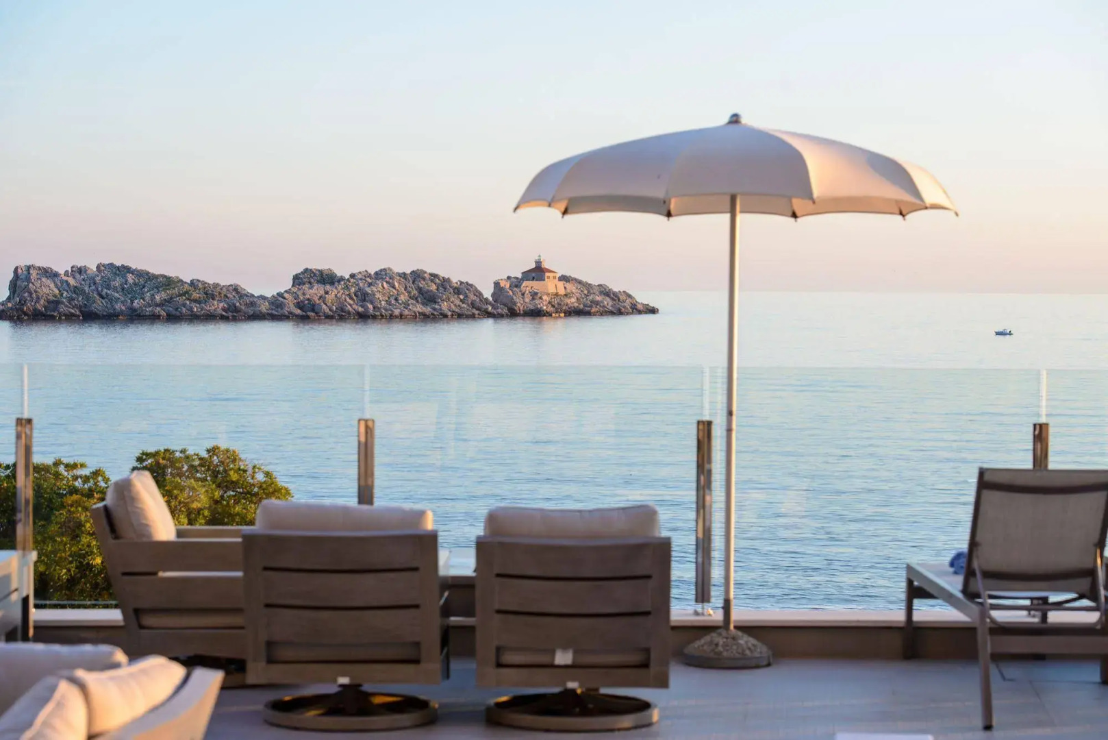 Photo - Royal Blue Hotel