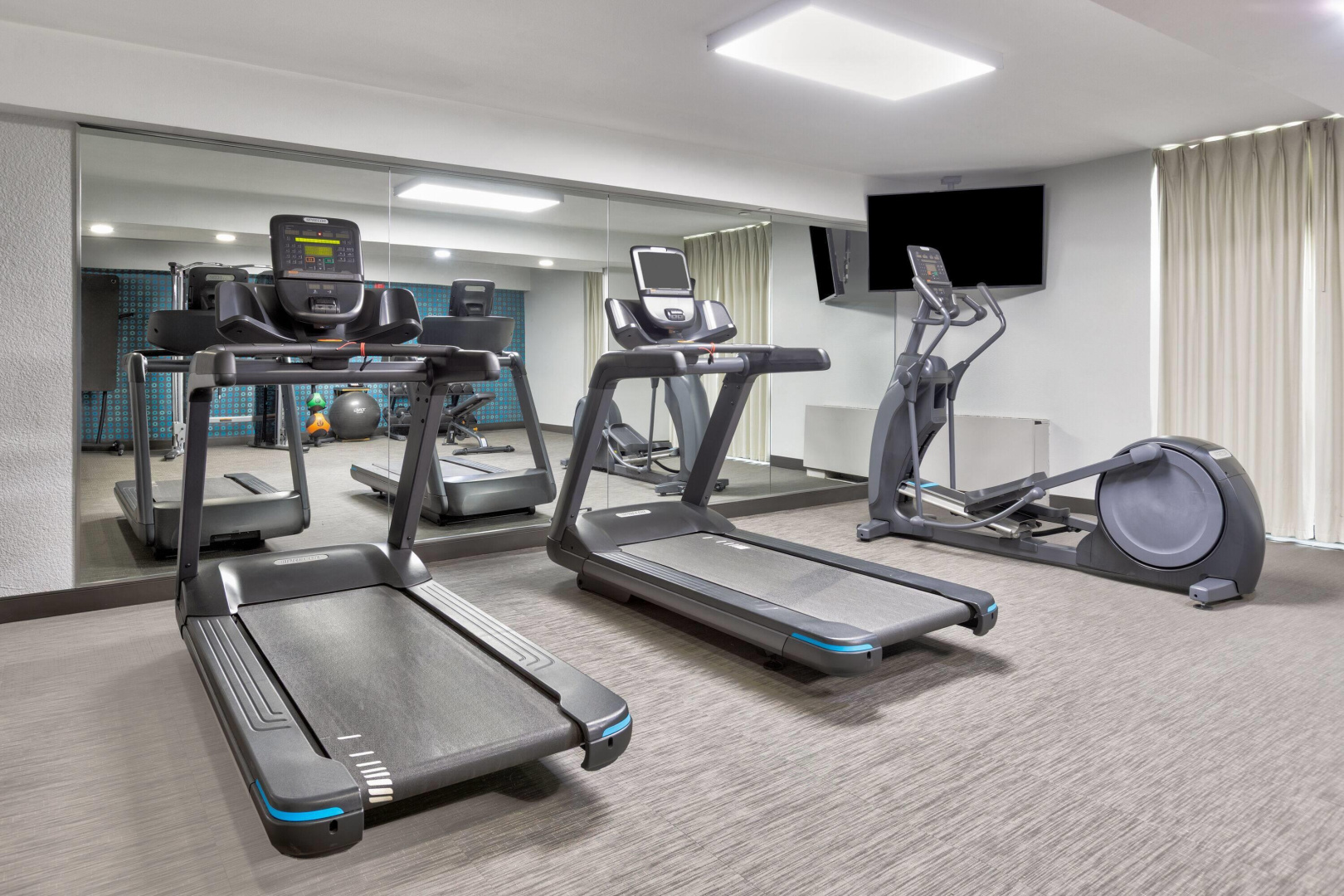 Photo - La Quinta Inn & Suites by Wyndham Dallas I-35 Walnut Hill Ln