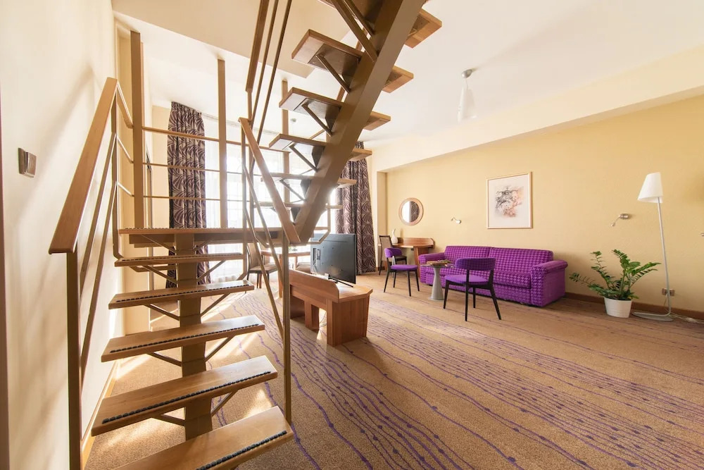 Foto - Crown Palace Apartments by Adrez