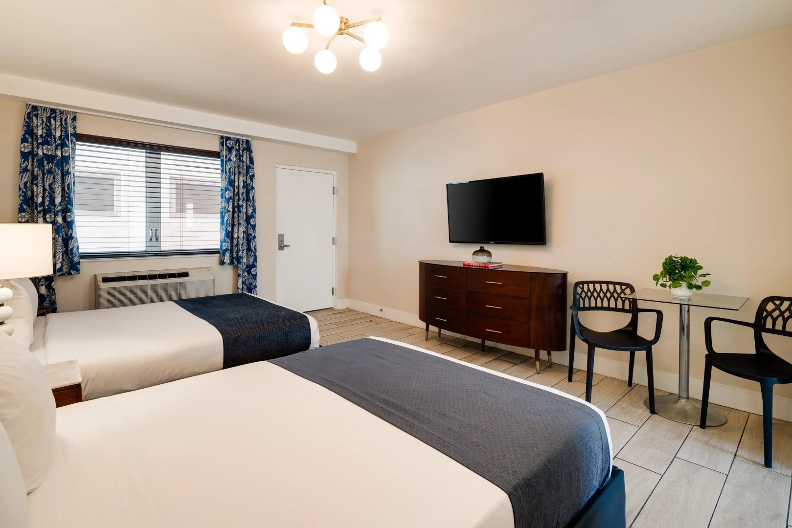 Foto - Waterside Hotel and Suites