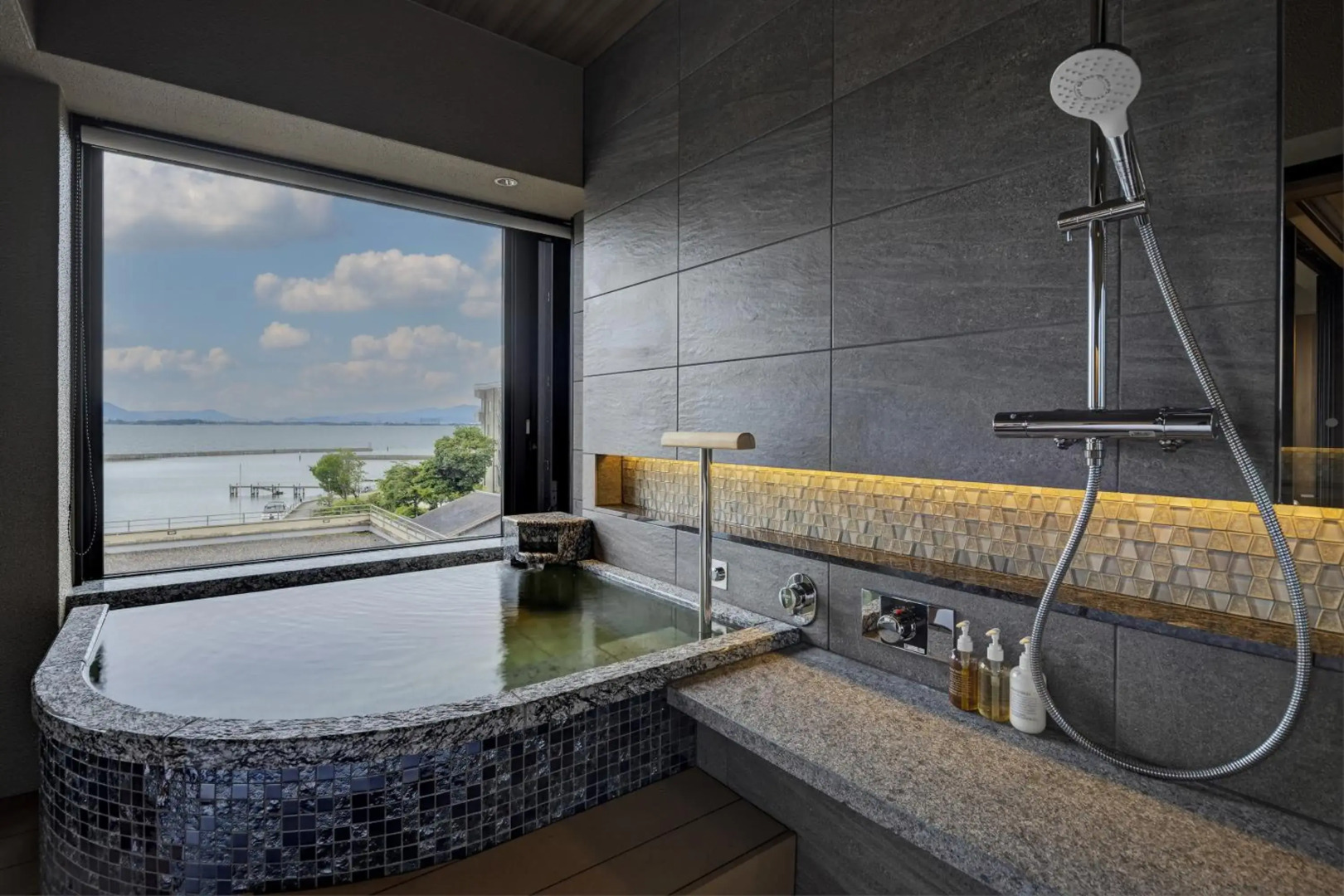 Photo - Biwako Ryokusuitei