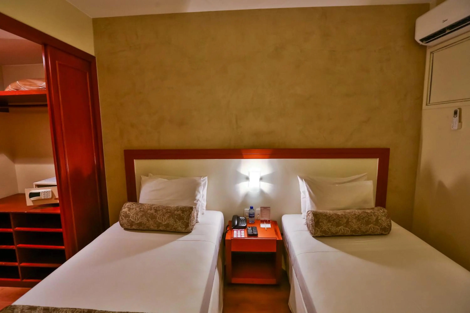 Photo - Metropolitan Hotel by Atlantica