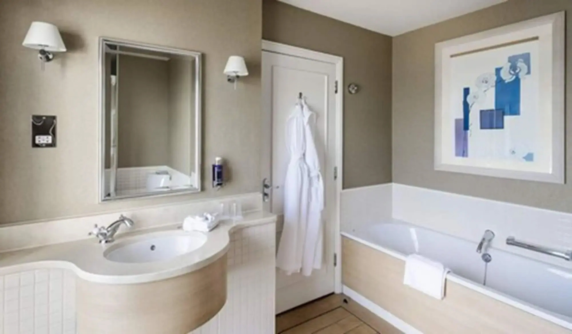 Photo - Somerville Hotel