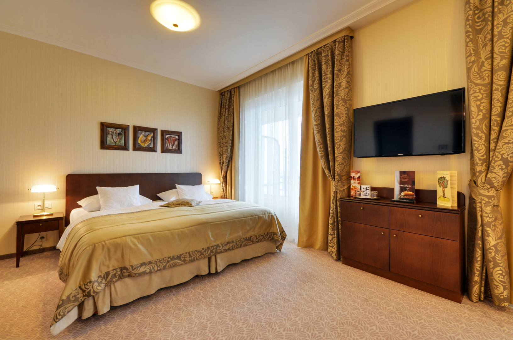 Photo - Devin Hotel