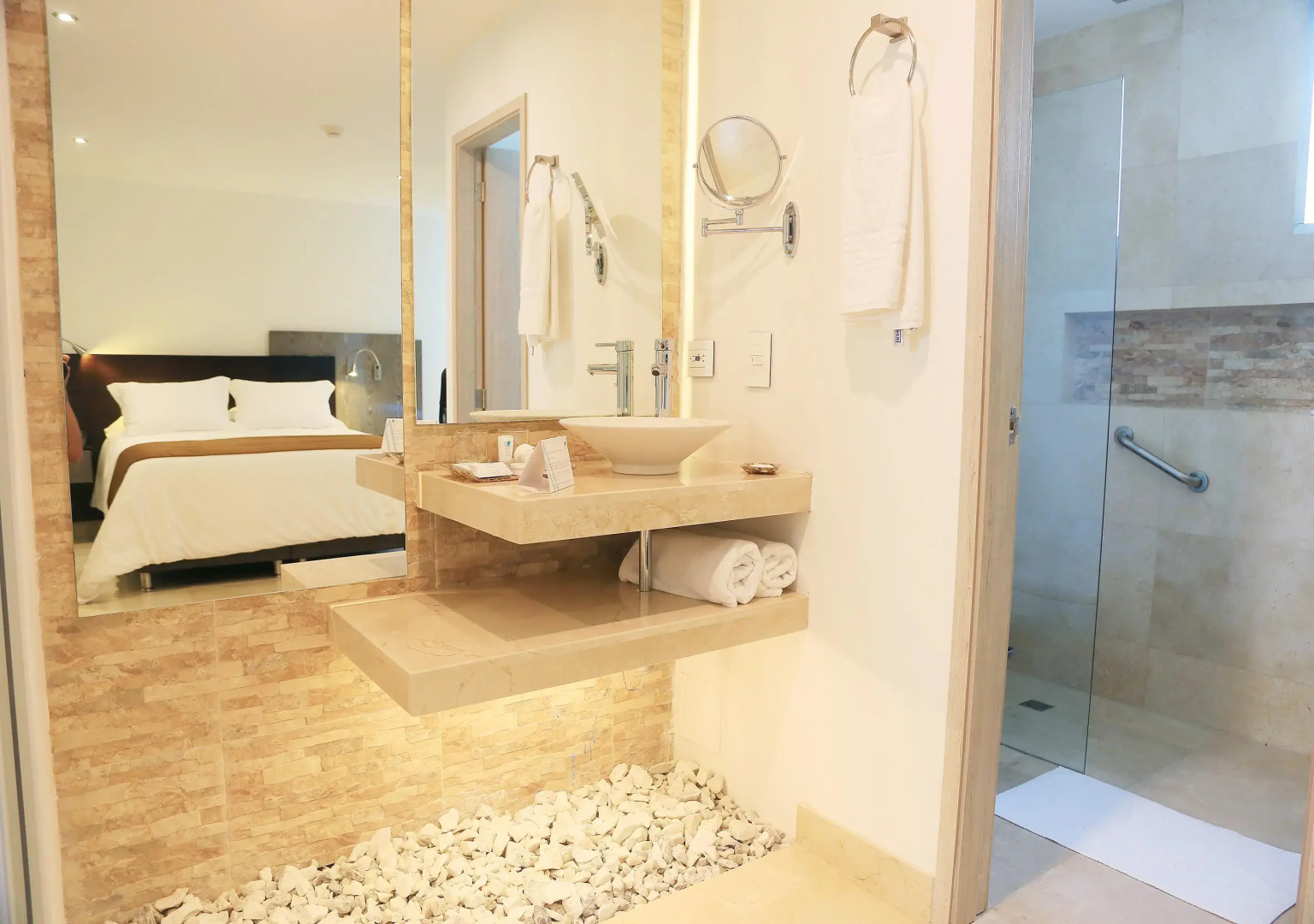 Photo - Washington Plaza