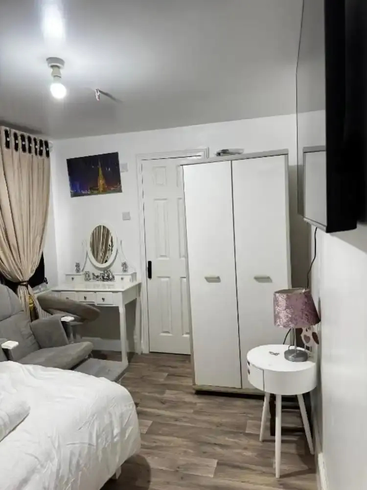Foto - OYO Unique Guestroom - Farnworth, Easy Access to Bolton