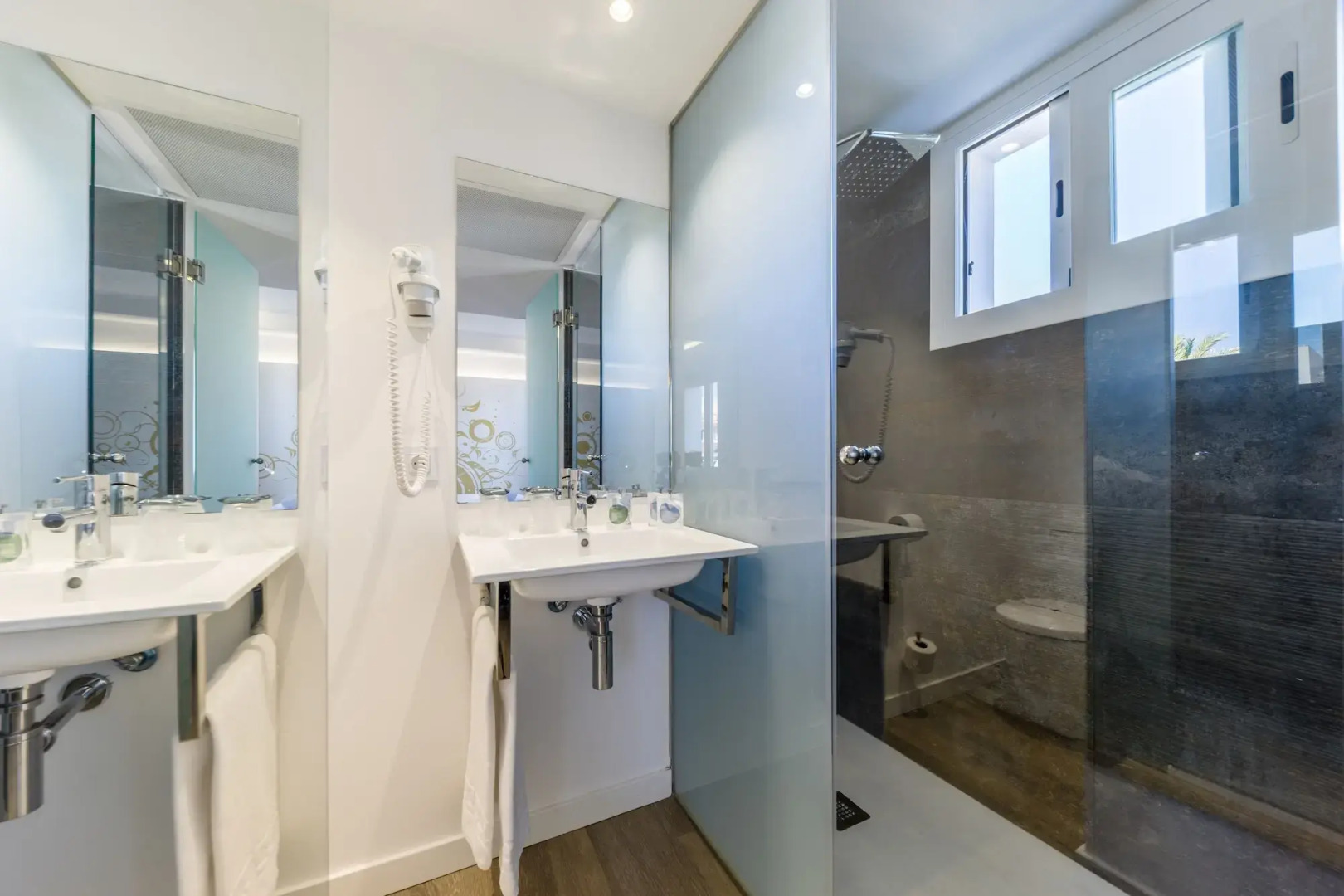 Photo - Welikehotel Triton Beach