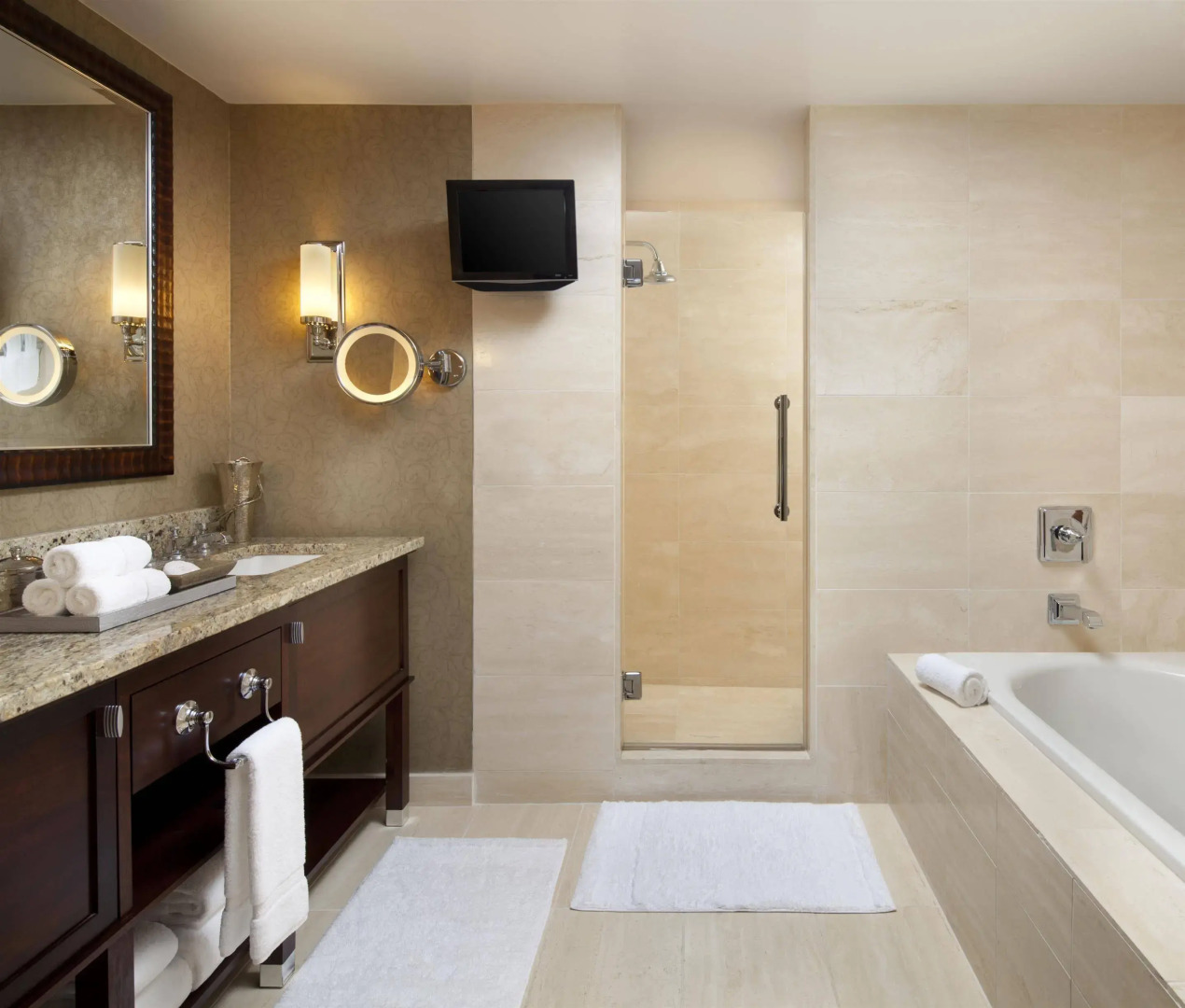 Photo - Houston Grand Hotel - River Oaks