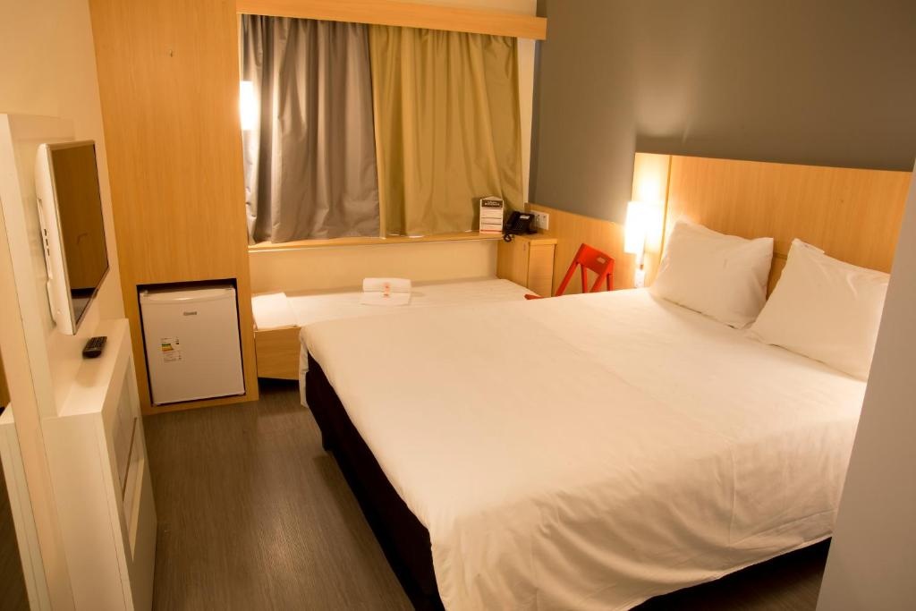 Ajax Hotel