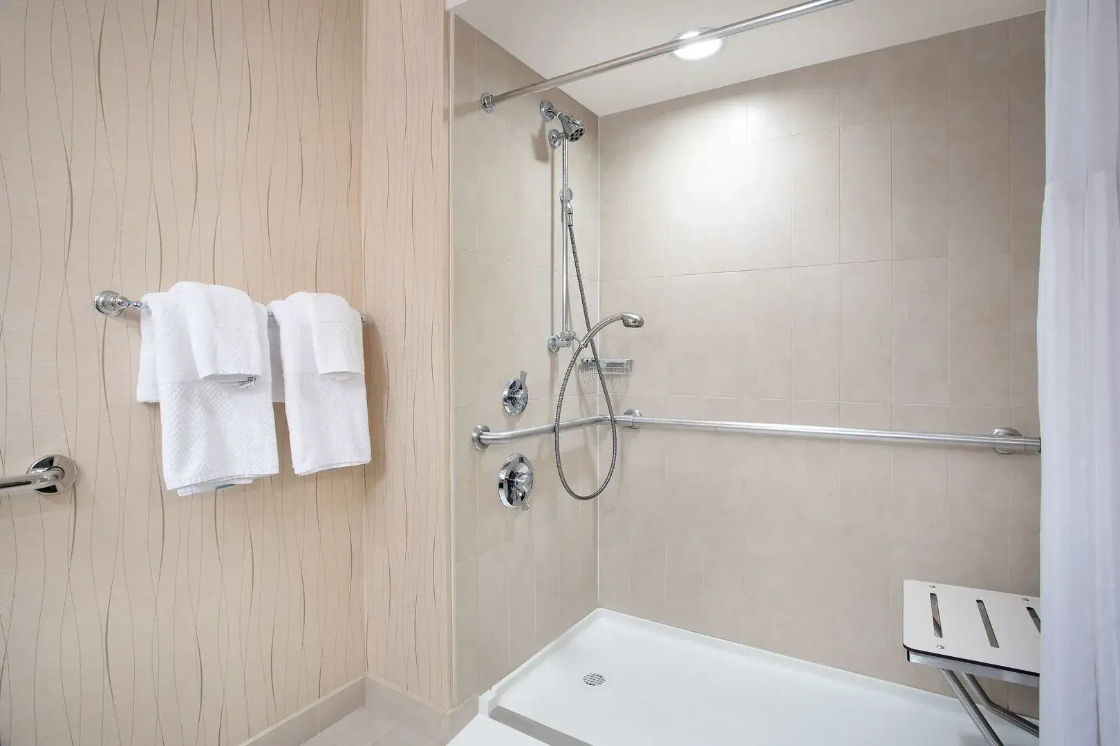 Photo - DoubleTree by Hilton Chicago O'Hare Airport-Rosemont