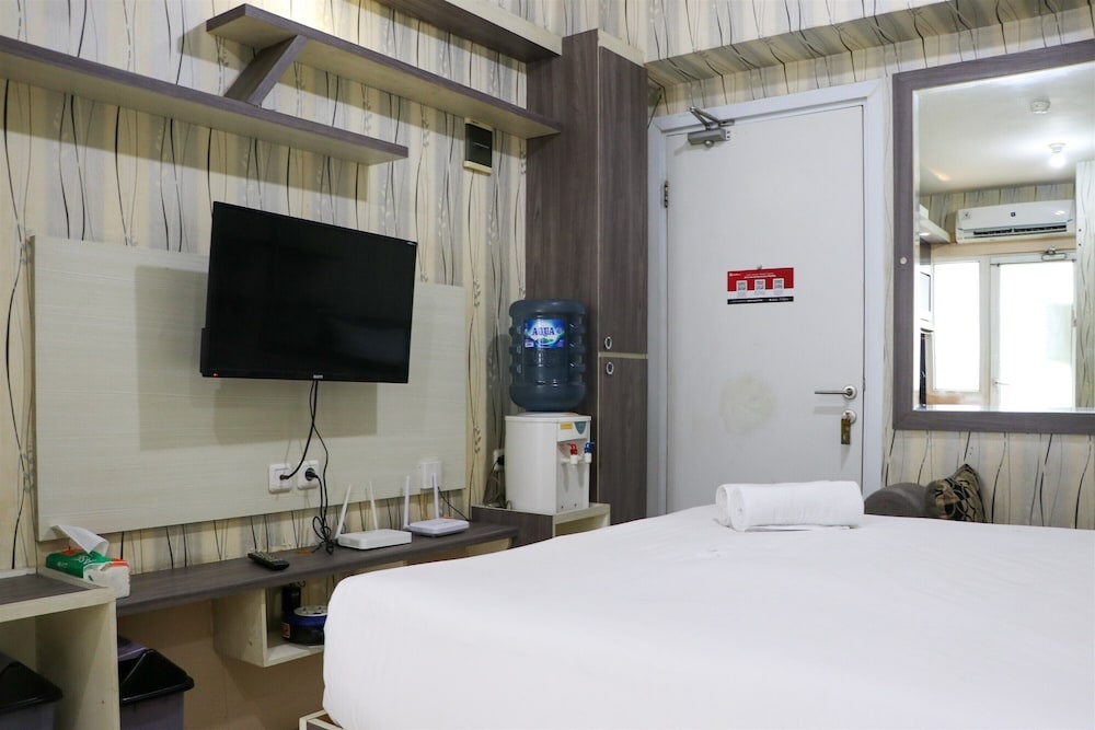 Cozy And Enjoy Studio Room At Green Pramuka City Apartment