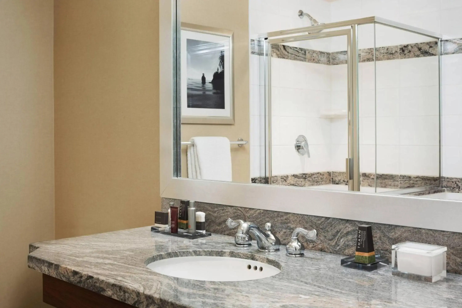 Photo - Vancouver Marriott Pinnacle Downtown Hotel