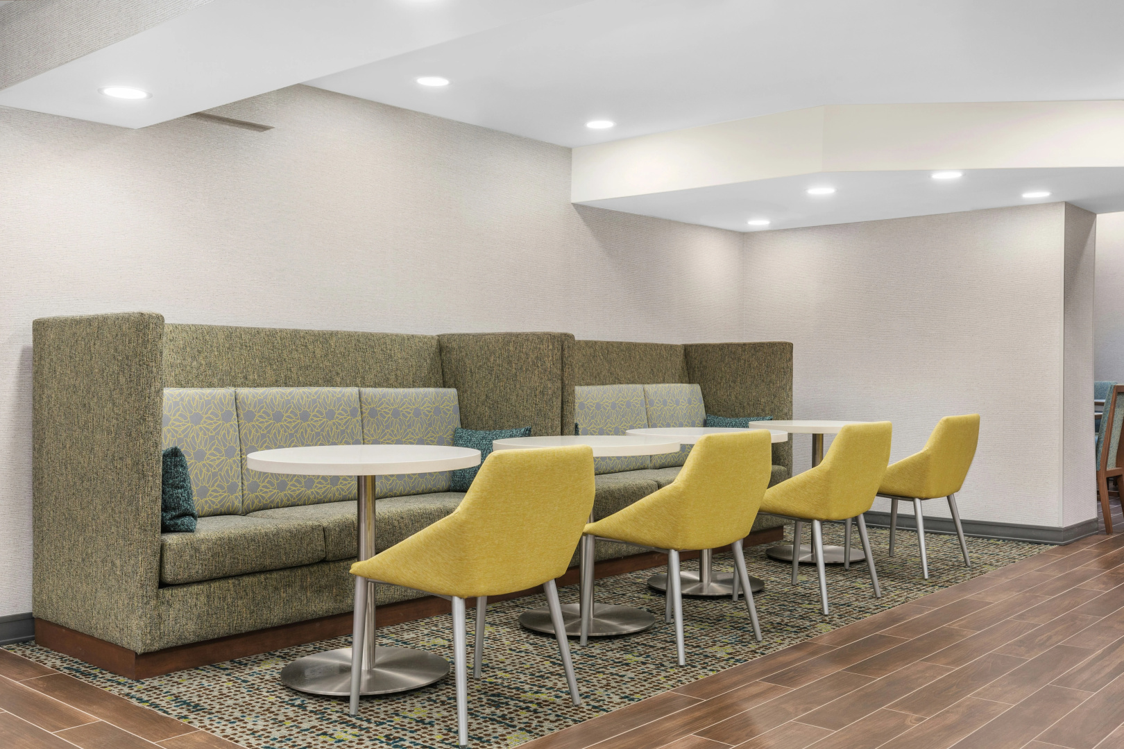Photo - Hampton Inn & Suites by Hilton Toronto Downtown