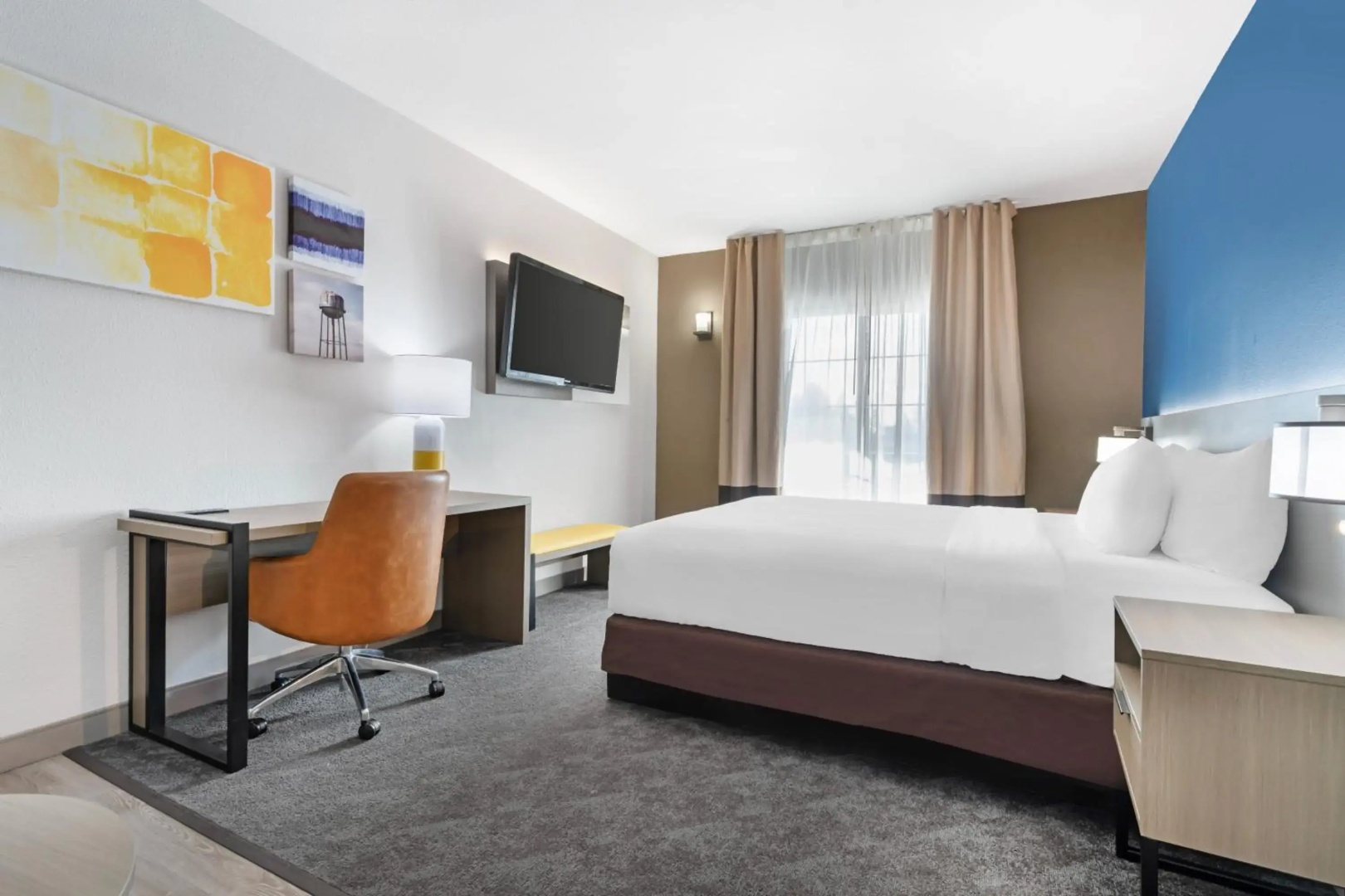 Photo - Comfort Inn & Suites Sacramento - University Area