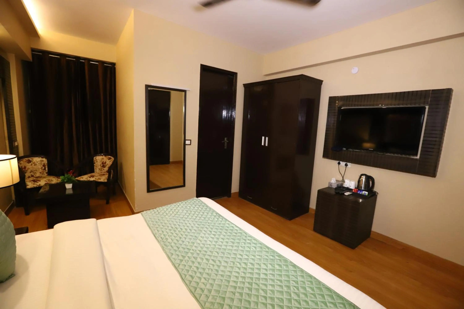 Foto - Hotel Palm Grand Naraina New Delhi - Couple Friendly Local IDs Accepted