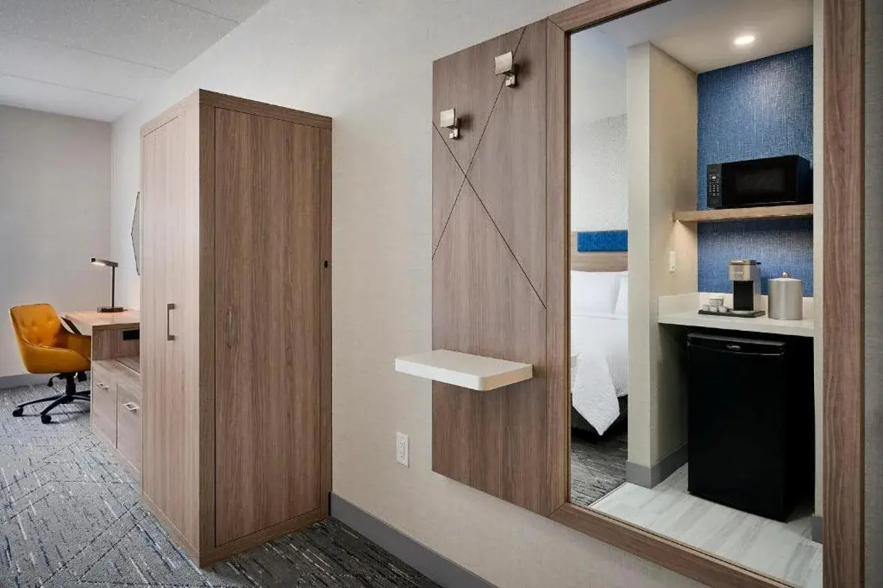 Photo - Holiday Inn Express Hamilton Upper James by IHG
