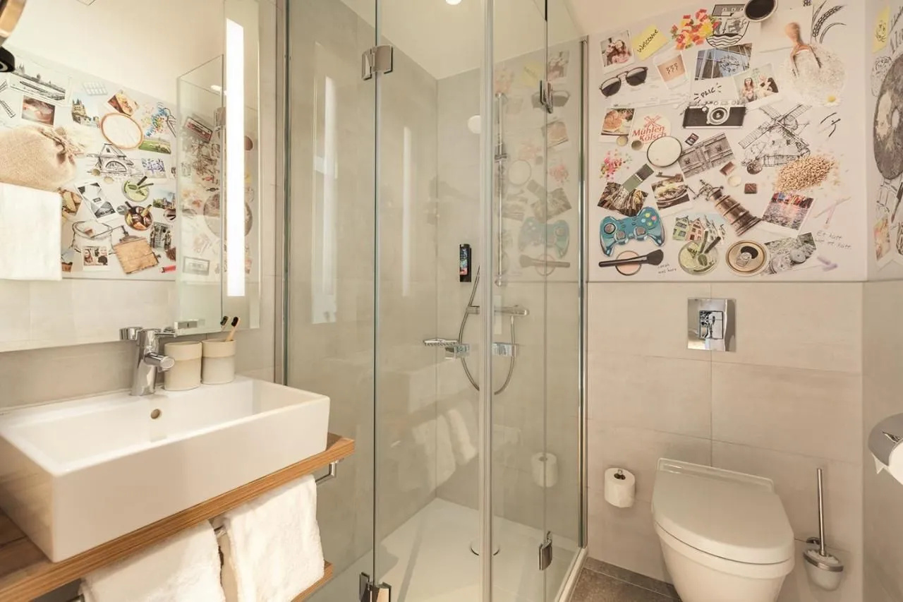 Photo - Holiday Inn – the niu, Mill Cologne Mülheim by IHG