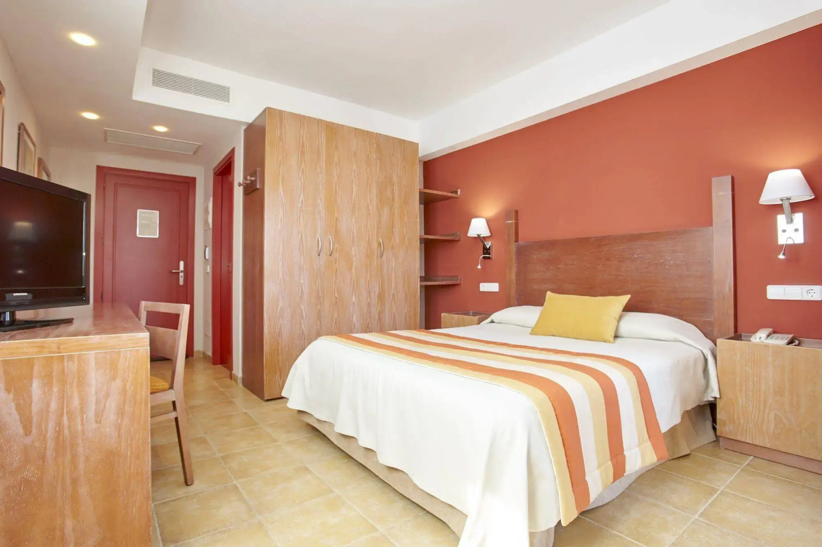 Photo - Universal Grand León & Spa