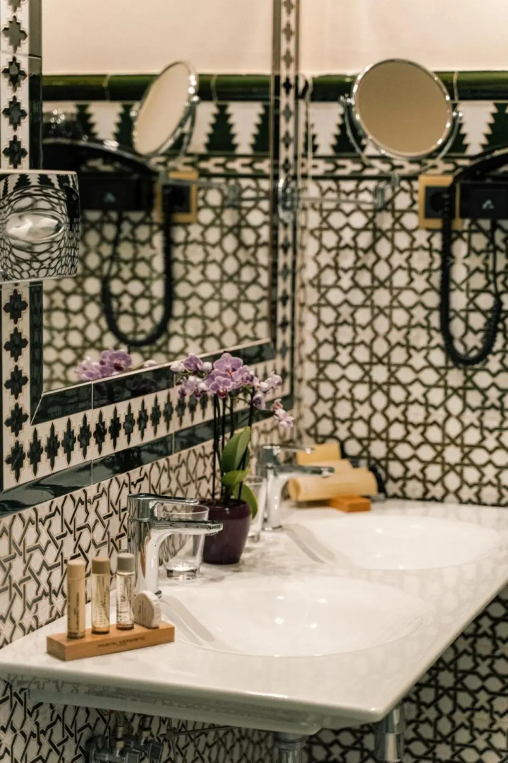 Photo - Alhambra Palace Hotel