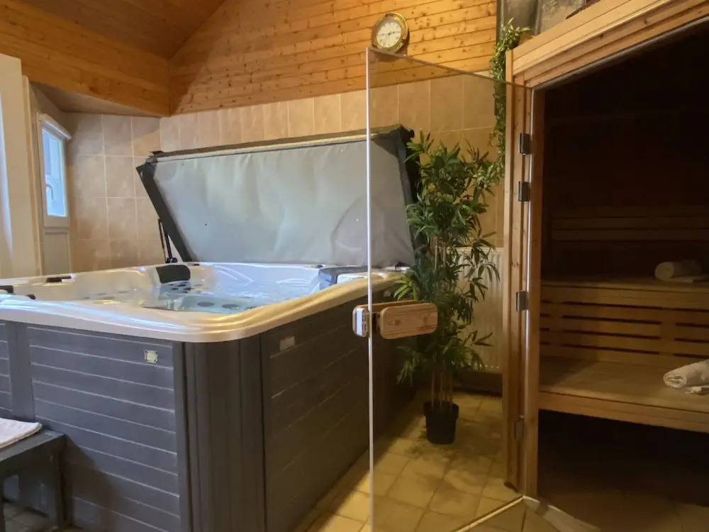 Foto - Contact hôtel - Hôtel Les Bleuets & SPA