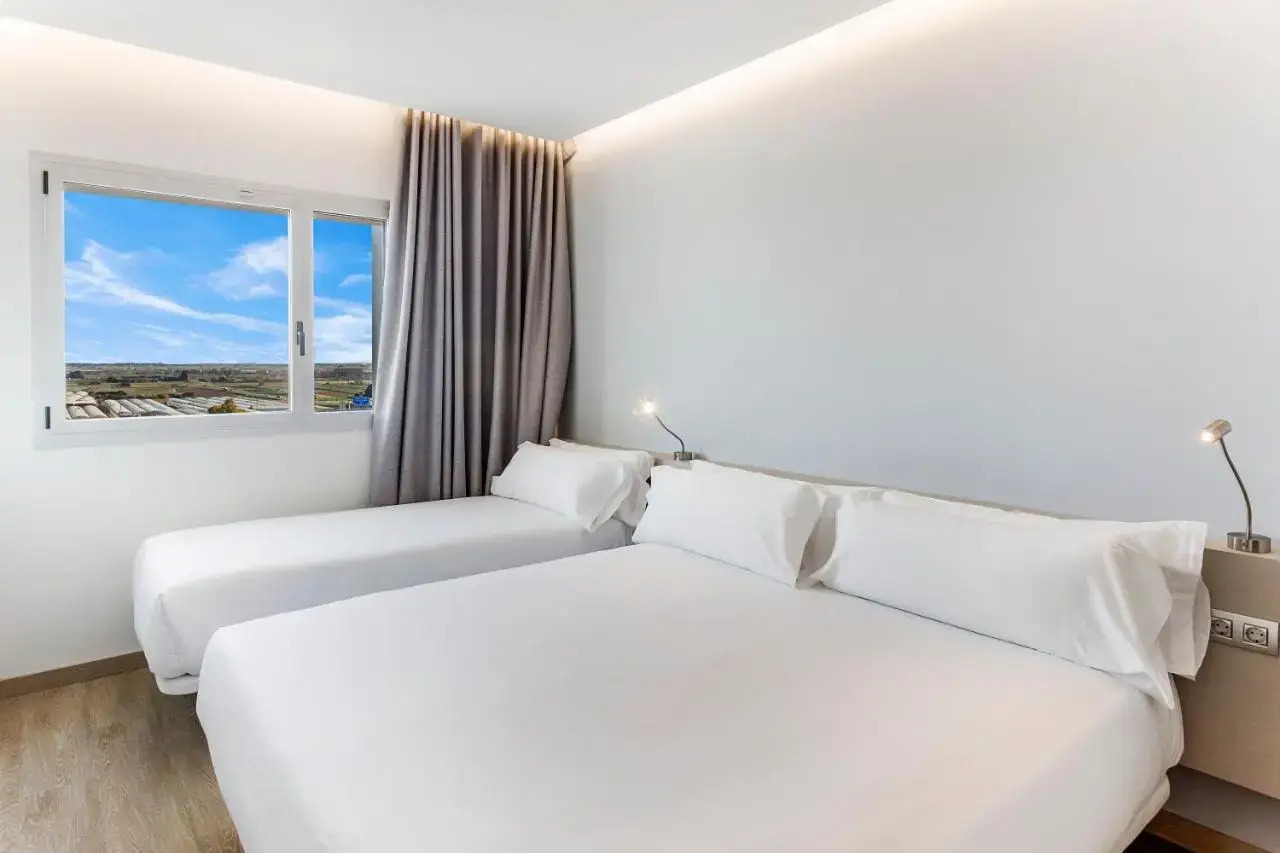 Photo - B&B HOTEL Barcelona Viladecans