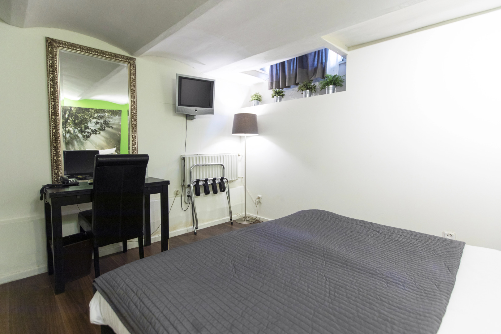 Photo - Quentin England Hotel