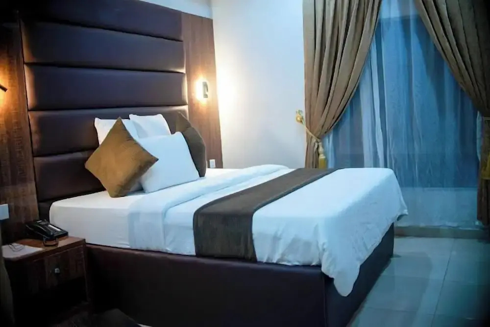 Tevom Hotel and Suites