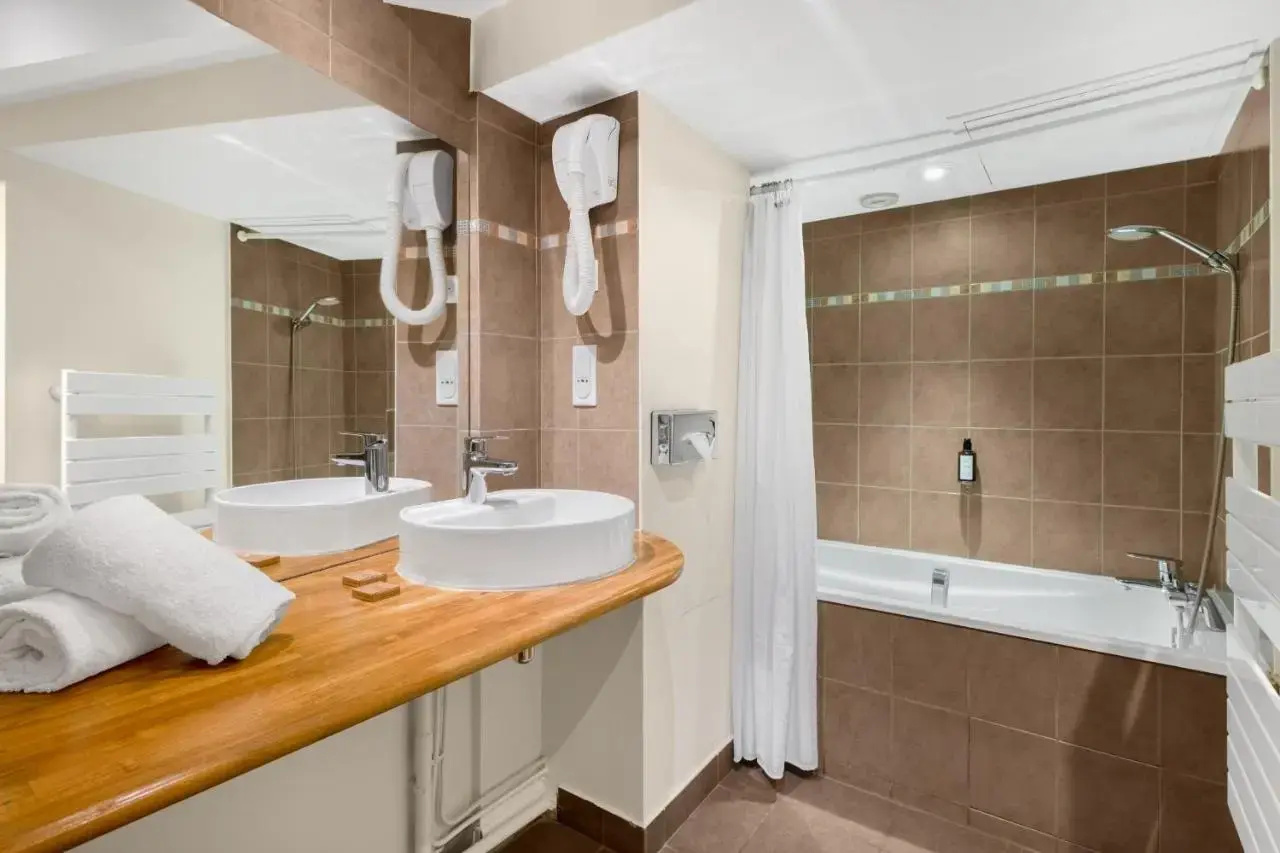 Photo - Le Phenix Hotel