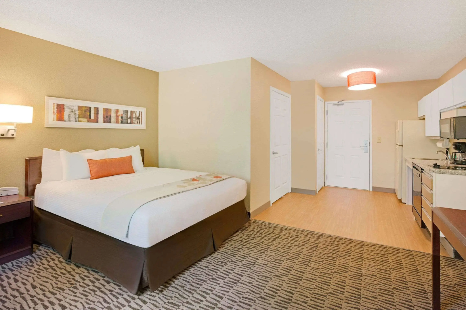 Foto - Suburban Studios Charlotte – Executive Park