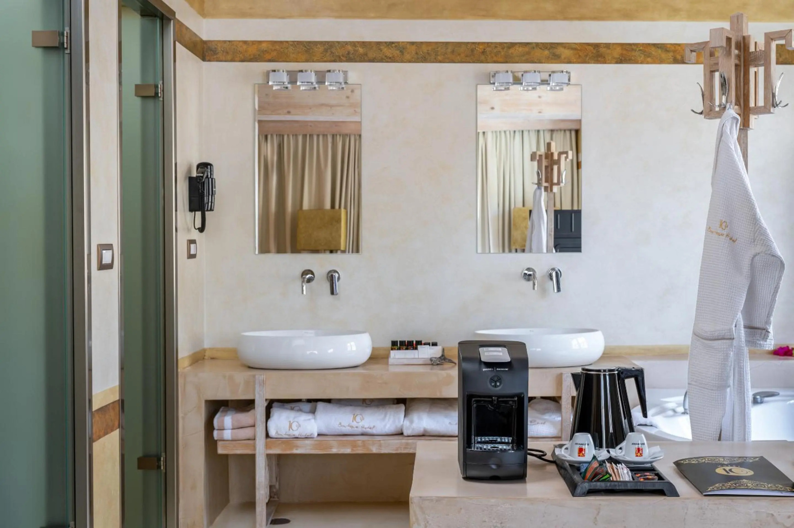 Foto - 10GR Boutique Hotel and Wine Bar