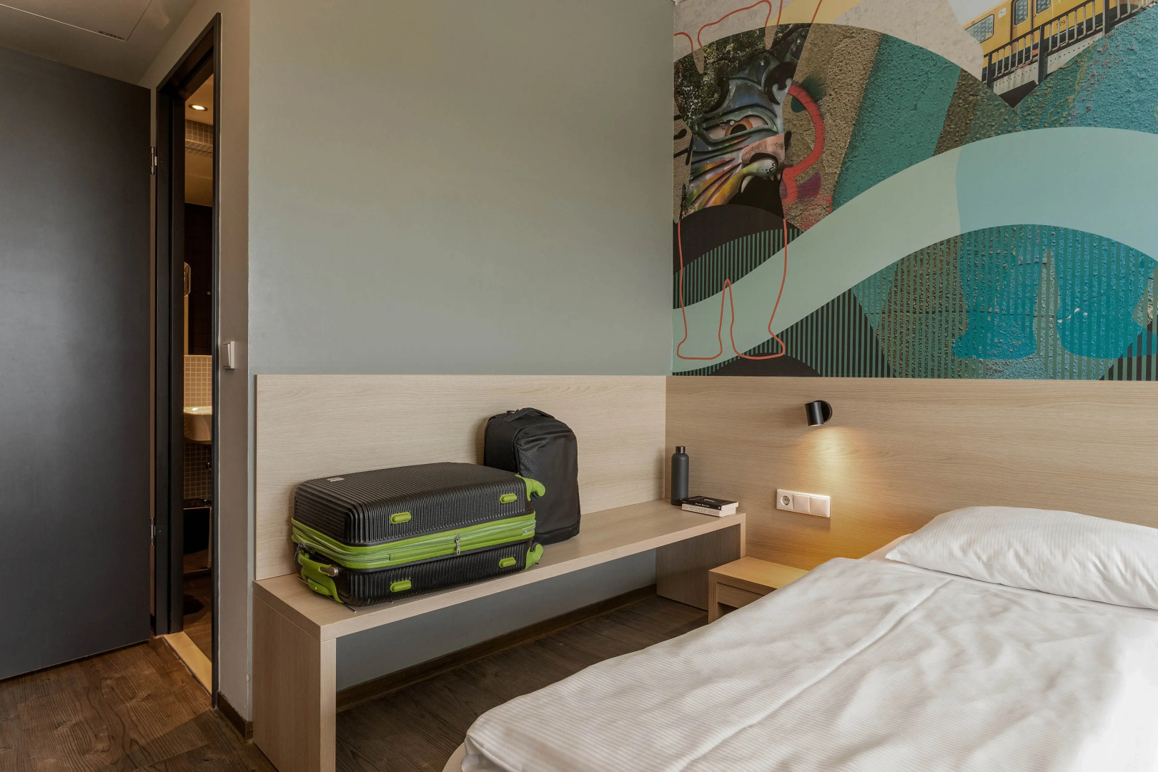 Photo - Meininger Hotel Berlin Flughafen