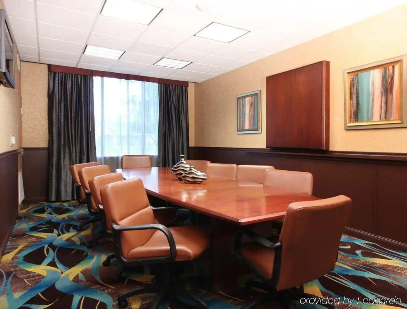 Photo - Hampton Inn & Suites Ontario