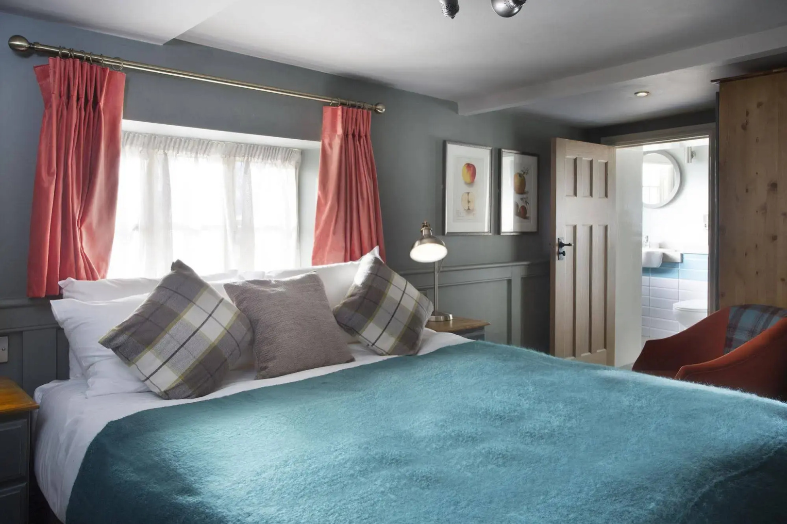 Photo - The Ostrich Inn Colnbrook London Heathrow