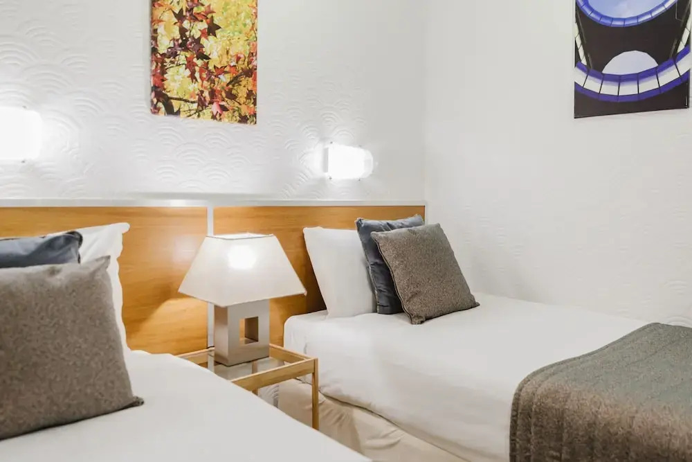 Photo - Falcon Hotel