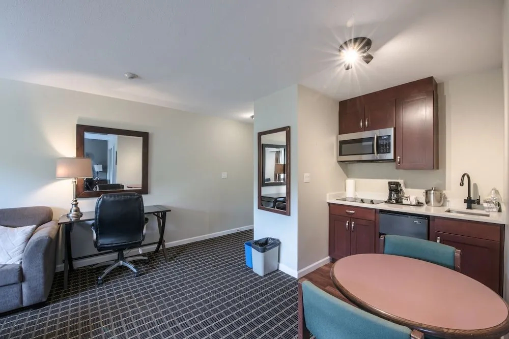 Photo - Gibsons Garden Hotel