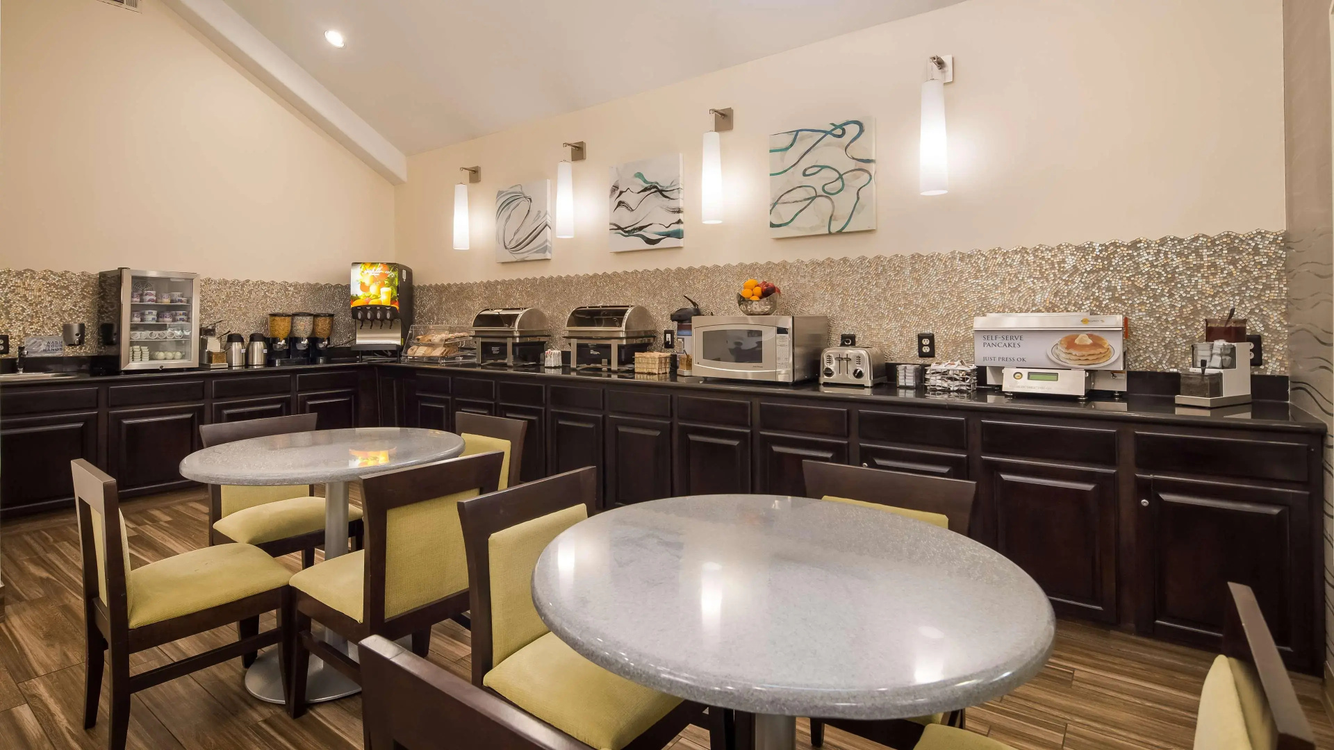 Photo - Best Western Plus Tulsa Inn & Suites