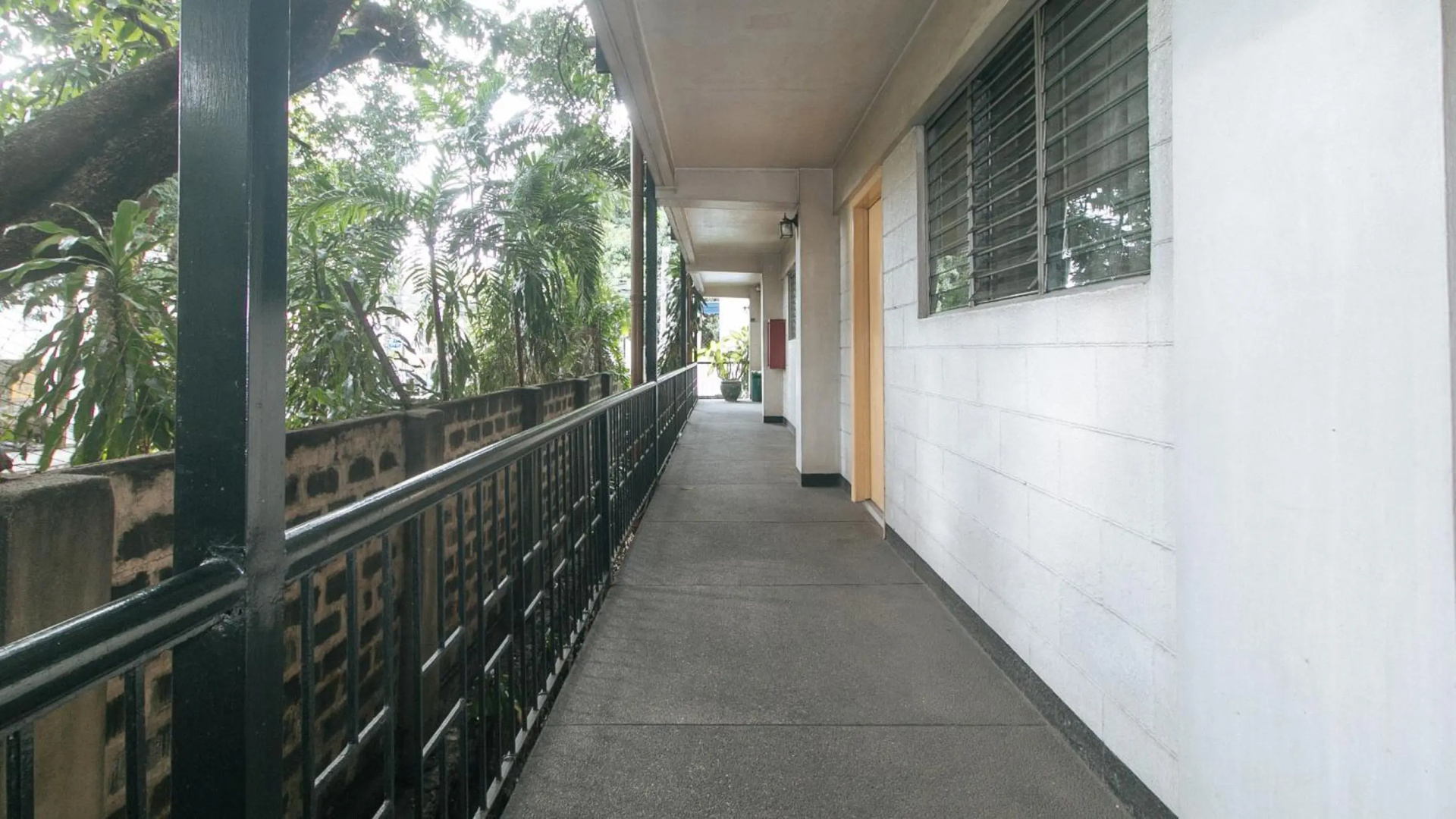 Photo - Broadway Court Apartelle
