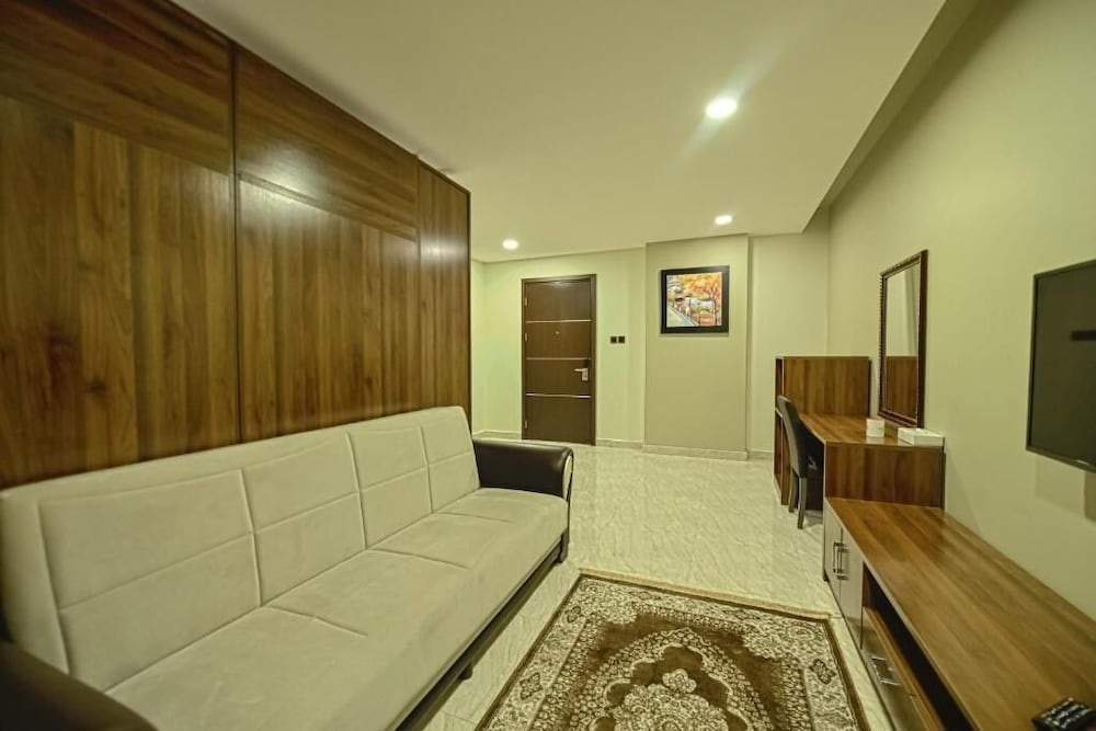 Golden Crown Hotel Alseeb Muscat
