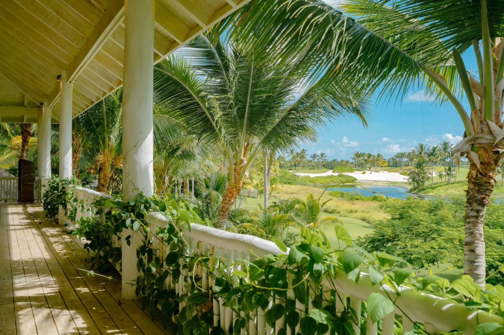 Foto - One-of-a-kind villa with open spaces and amazing views in luxury beach resort