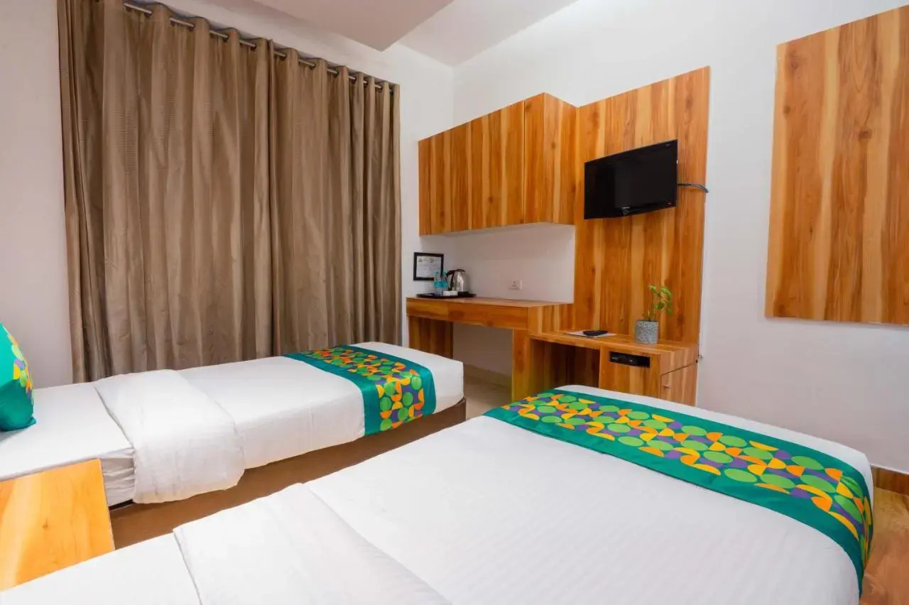 Foto - Treebo Twin Tree