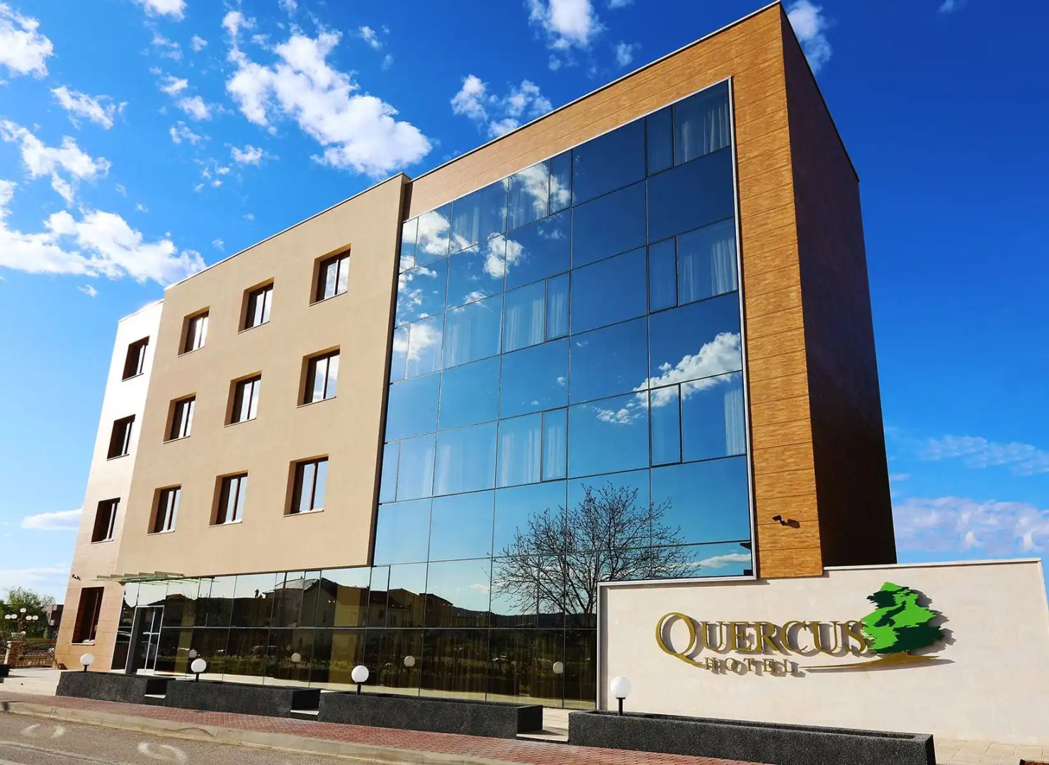 Hotel Quercus — фото 1