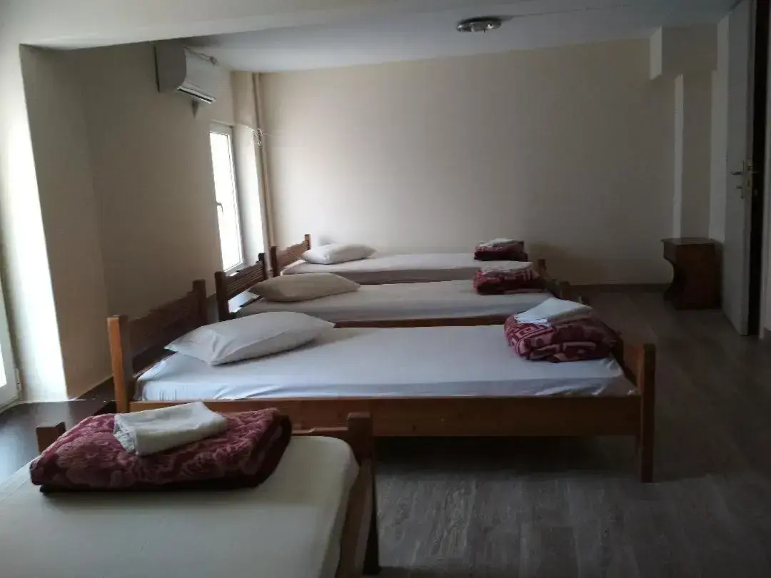 Photo - Pella Inn Hostel