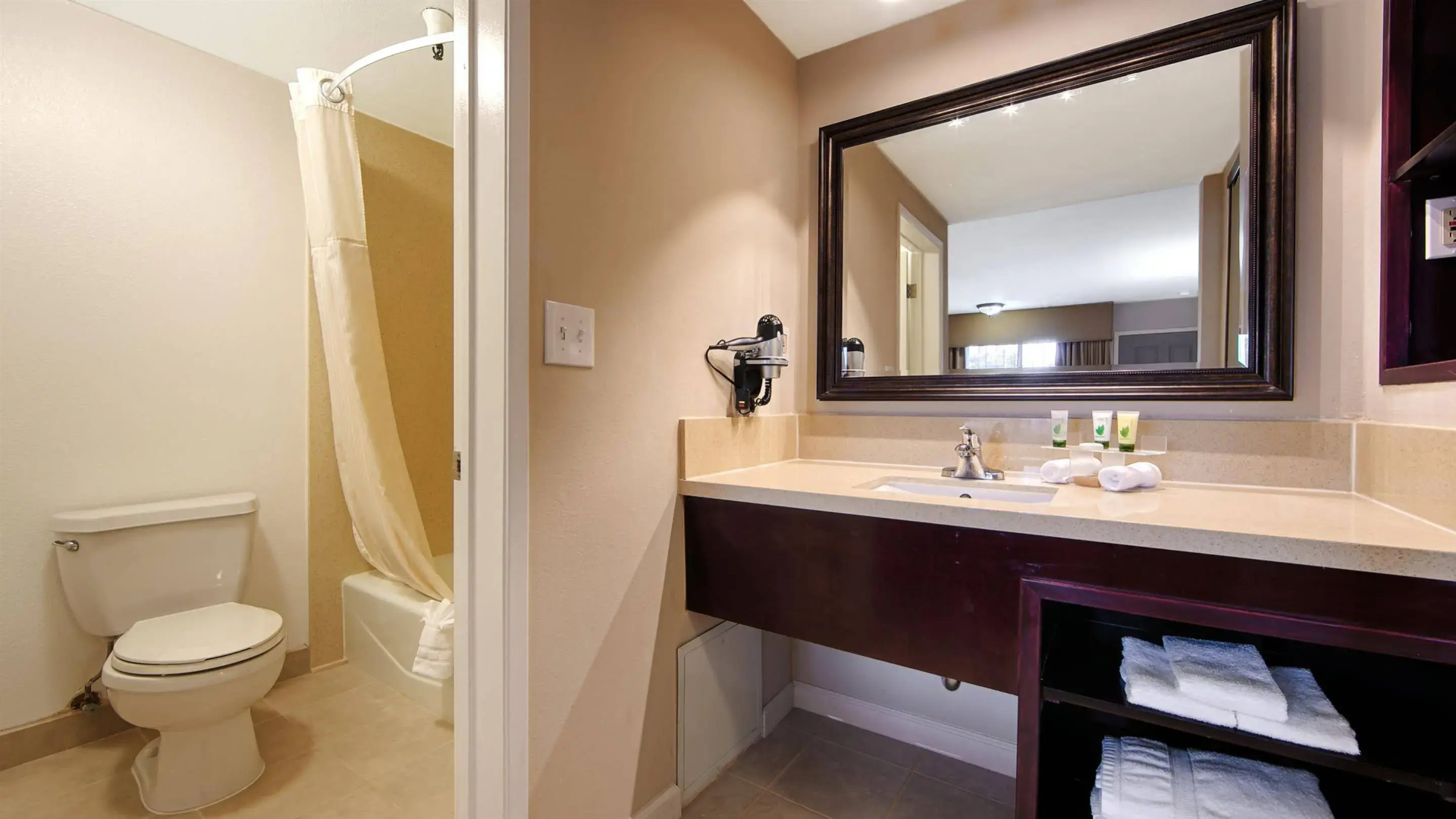 Photo - Best Western Pasadena Royale Inn & Suites