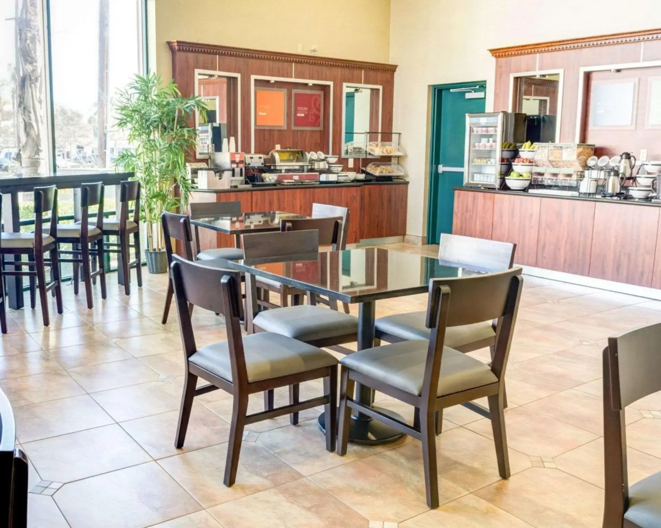 Foto - Comfort Inn & Suites Near Universal - N Hollywood - Burbank