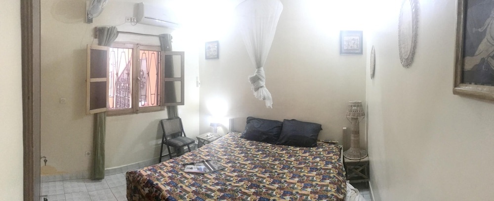 House With 4 Bedrooms in Dakar, With Enclosed Garden and Wifi - 10 km