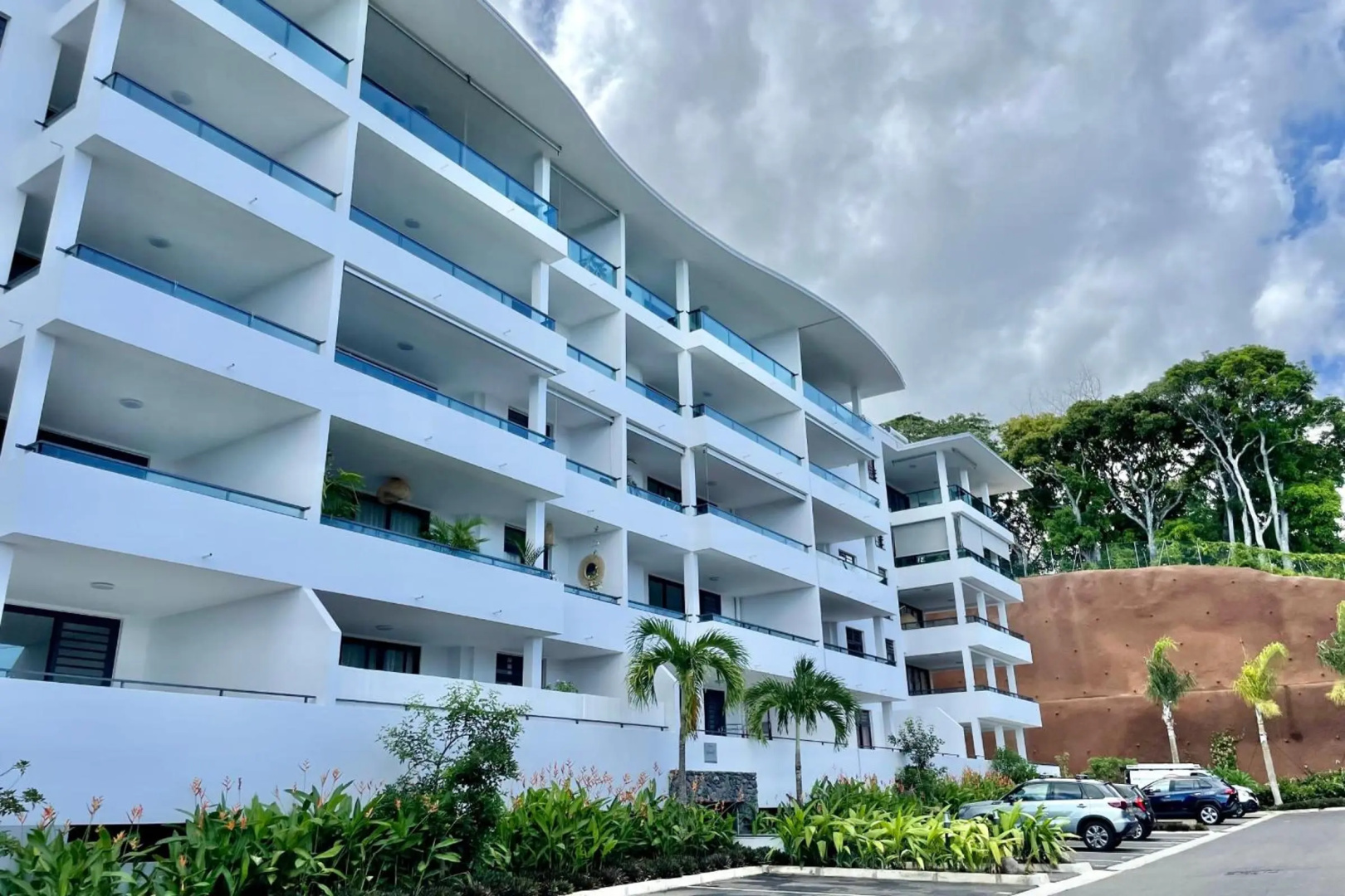 Mititai condo sea view & pool the quiet place near the airport