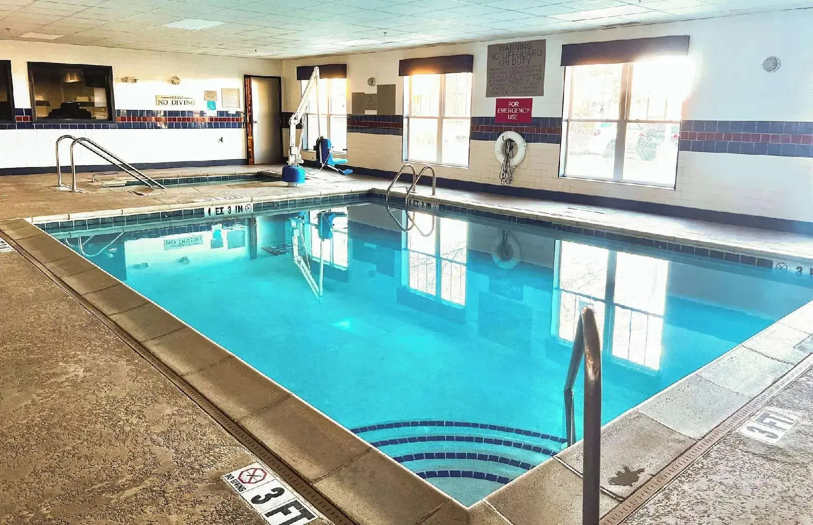 Photo - Country Inn & Suites by Radisson, Crystal Lake, IL