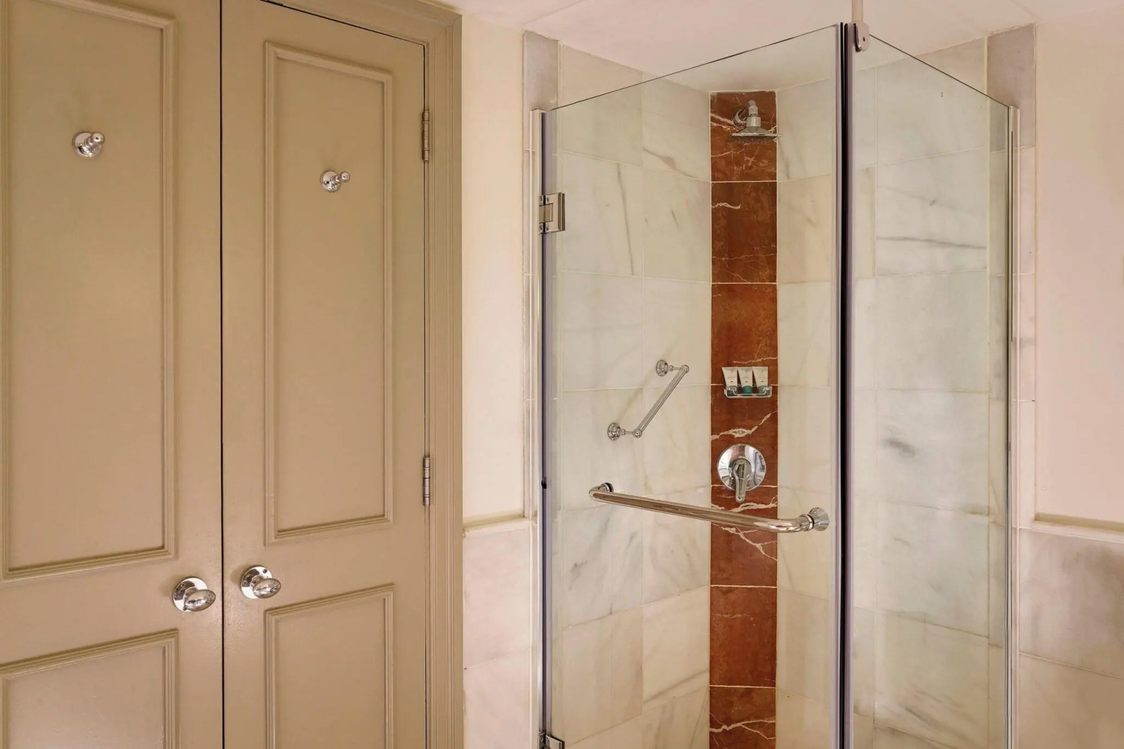 Photo - The College Green Dublin Hotel, Autograph Collection