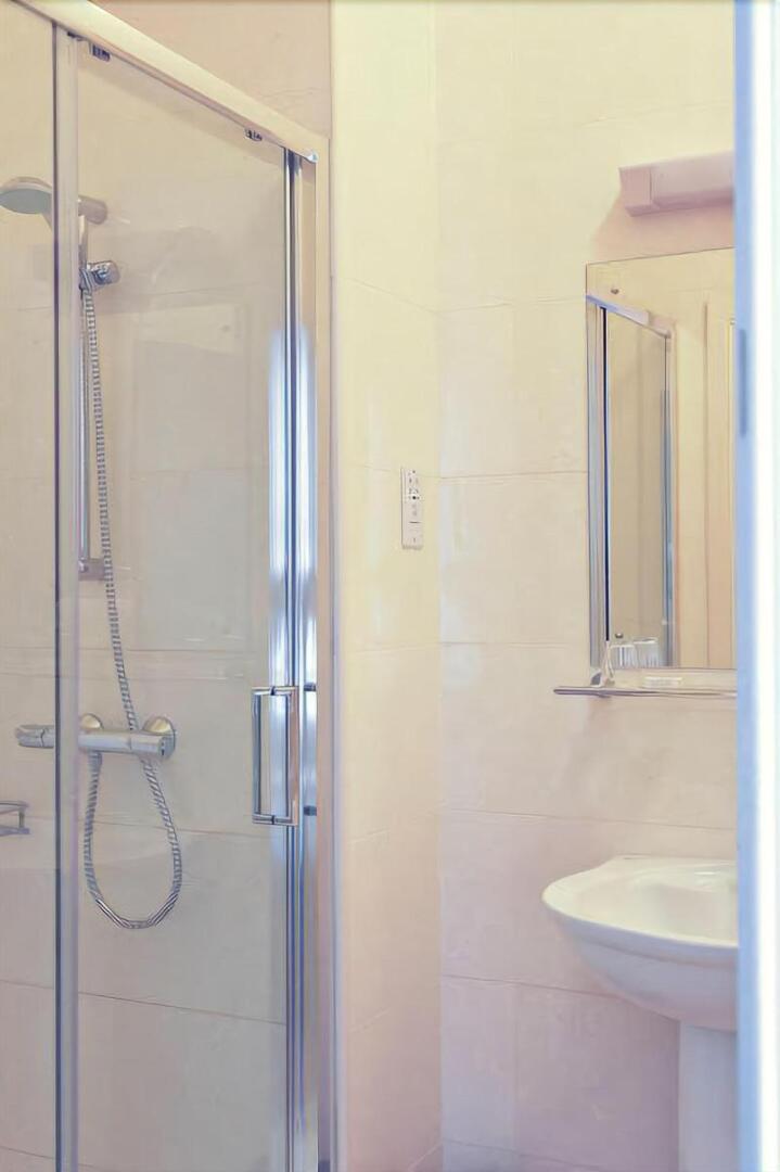 Photo - Phoenix Park Hotel