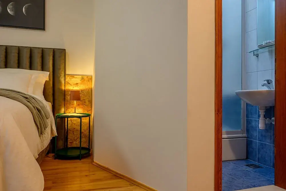 Foto - Yellow house with private parking